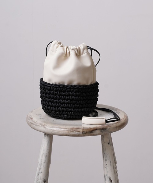 Laugoa(ラウゴア)の「VLA ショルダー かごバッグ(かごバッグ・レディース・ブラック/パープル/シルバー/アイボリー・9)」の2枚目の写真