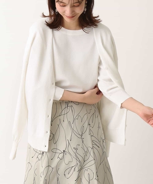 a.v.v（アーヴェヴェ）の「【洗える/アンサンブル対応】Ｖネックカーディガン（カーディガン/ボレロ・レディース・ライトイエロー/ブラック/ホワイト・36/40/34/42/38）」の2枚目の写真