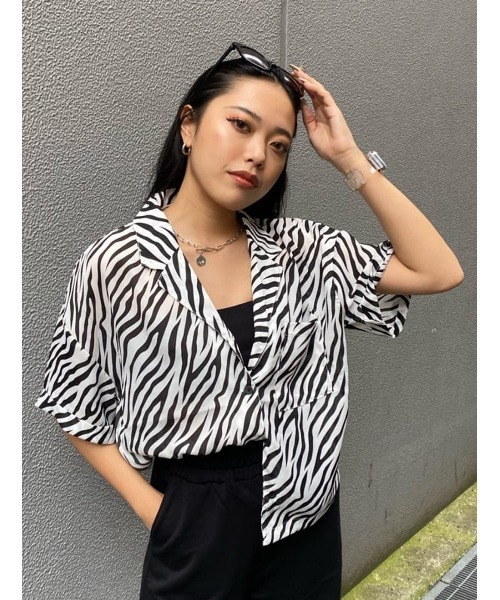 EGOIST（エゴイスト）の「ゼブラ柄半袖シャツ（シャツ/ブラウス・レディース・ライトブラウン/ブラック・FREE）」の2枚目の写真