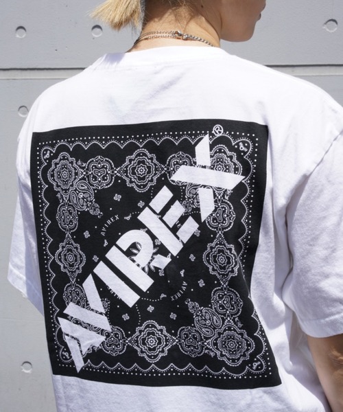 AVIREX（アヴィレックス）の「【WEB&DEPOT限定】バンダナプリント ボックスロゴティーシャツ/ BANDANA PRINT BOX LOGO T-SHIRT（Tシャツ/カットソー・レディース・ブラック/レッド/クリアレッド/ブラック系その他/ネイビー/ブルー・MEDIUM/LARGE/X-LARGE/XX-LARGE）」の7枚目の写真