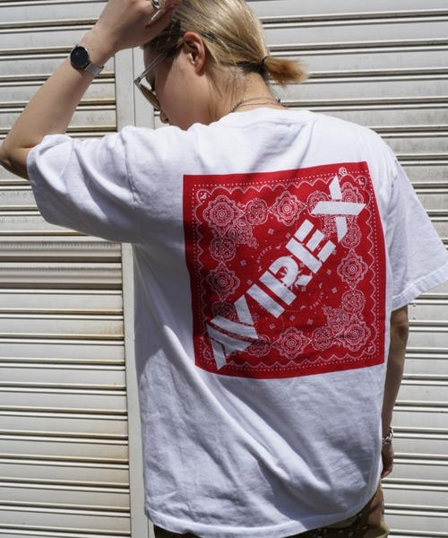 AVIREX（アヴィレックス）の「【WEB&DEPOT限定】バンダナプリント ボックスロゴティーシャツ/ BANDANA PRINT BOX LOGO T-SHIRT（Tシャツ/カットソー・レディース・ブラック/レッド/クリアレッド/ブラック系その他/ネイビー/ブルー・MEDIUM/LARGE/X-LARGE/XX-LARGE）」の21枚目の写真