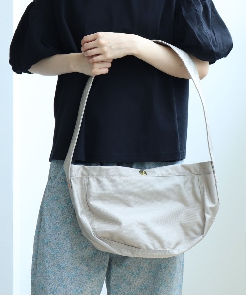 bulle de savon（ビュルデサボン）の「MARINDAY 66NYLON　BLUEBLUE（ショルダーバッグ・レディース・ブラック/アイボリー・FREE）」の4枚目の写真