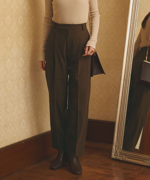 PURIL（ピュリル）の「【PURIL】TRセンタープレス タック入りテーパードパンツ（スラックス・レディース・ブラウン/カーキ/ボルドー・S/M）」の4枚目の写真