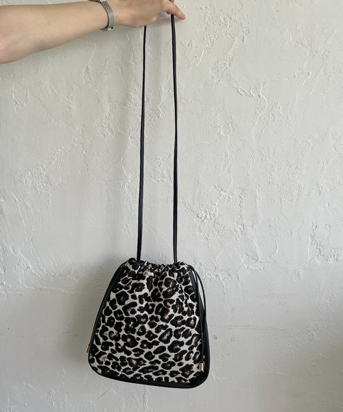 CAPRICIEUX LE'MAGE（カプリシューレマージュ）の「ジャガードドロストバッグ（ショルダーバッグ・レディース・ブラウン・ONE SIZE）」の2枚目の写真