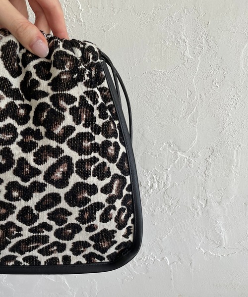 CAPRICIEUX LE'MAGE（カプリシューレマージュ）の「ジャガードドロストバッグ（ショルダーバッグ・レディース・ブラウン・ONE SIZE）」の4枚目の写真