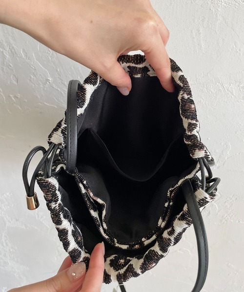 CAPRICIEUX LE'MAGE（カプリシューレマージュ）の「ジャガードドロストバッグ（ショルダーバッグ・レディース・ブラウン・ONE SIZE）」の6枚目の写真