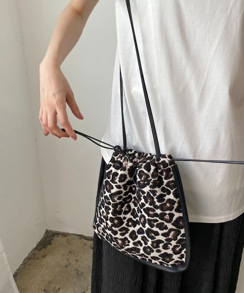 CAPRICIEUX LE'MAGE（カプリシューレマージュ）の「ジャガードドロストバッグ（ショルダーバッグ・レディース・ブラウン・ONE SIZE）」の8枚目の写真