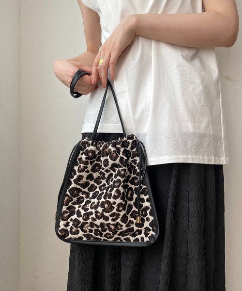 CAPRICIEUX LE'MAGE（カプリシューレマージュ）の「ジャガードドロストバッグ（ショルダーバッグ・レディース・ブラウン・ONE SIZE）」の10枚目の写真