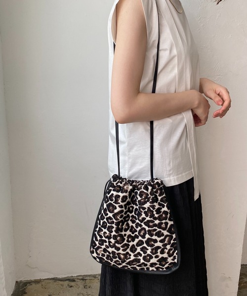 CAPRICIEUX LE'MAGE（カプリシューレマージュ）の「ジャガードドロストバッグ（ショルダーバッグ・レディース・ブラウン・ONE SIZE）」の11枚目の写真