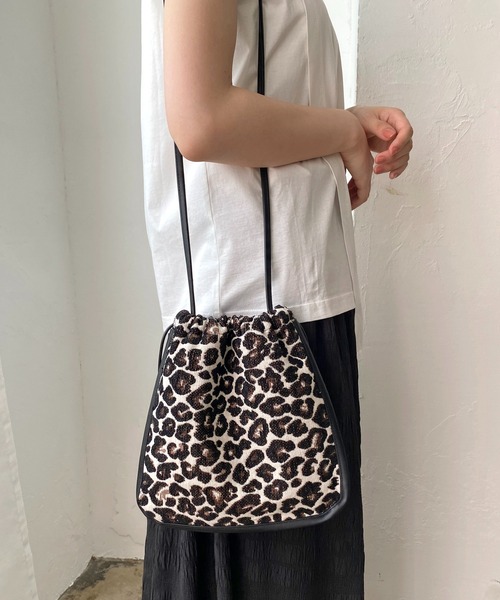 CAPRICIEUX LE'MAGE（カプリシューレマージュ）の「ジャガードドロストバッグ（ショルダーバッグ・レディース・ブラウン・ONE SIZE）」の12枚目の写真