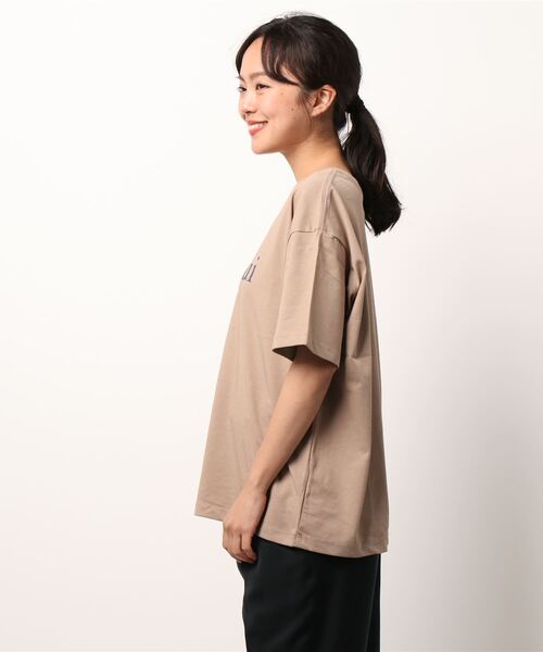 Te chichi（テチチ）の「フロッキーロゴTシャツ（Tシャツ/カットソー・レディース・ベージュ/モカ/チャコール・ﾌﾘ-）」の4枚目の写真