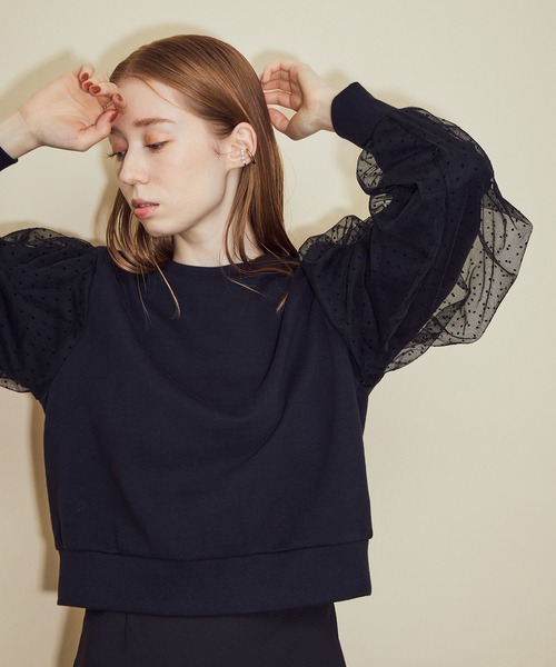 MADEMOISELLE ROPE'(マドモアゼル ロペ)の「<春まで使える>チュールコンビスリーブスウェット(Tシャツ/カットソー・レディース・ブラック/オフホワイト/イエロー・38)」の2枚目の写真