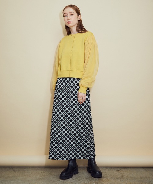 MADEMOISELLE ROPE'(マドモアゼル ロペ)の「<春まで使える>チュールコンビスリーブスウェット(Tシャツ/カットソー・レディース・ブラック/オフホワイト/イエロー・38)」の4枚目の写真