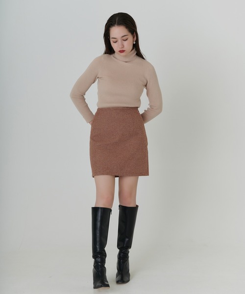 TINA:JOJUN(ティーナジョジュン)の「刺繍入り タートルニット TINA:JOJUN(ニット/セーター・レディース・アイボリー/ベージュ/グレイッシュベージュ/レッド/ネイビー/ブラック/ホワイト/キャメル・M)」の16枚目の写真