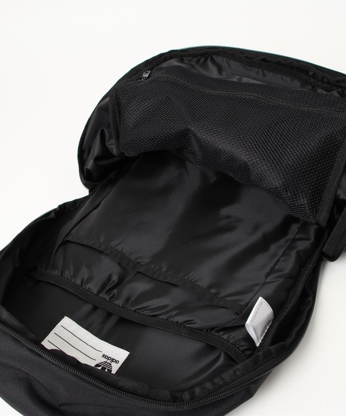 adidas Originals(アディダスオリジナルス)の「トレフォイルロゴ サイドスリーストライプ バックパック EV8026(バックパック/リュック・メンズ・ブラック・F)」の2枚目の写真