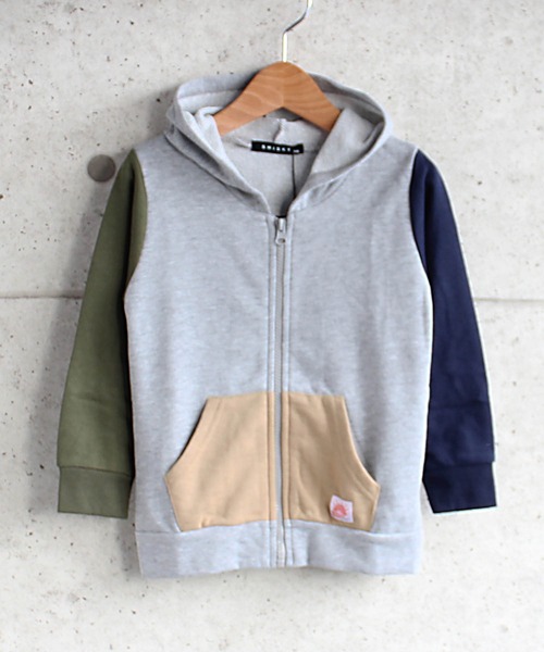 THE CASUAL(カジュアル)の「クレイジーパターンジップアップパーカー キッズ(パーカー・キッズ・ブラック/ネイビー/モカ/ブラウン/杢グレー/ベージュ・110cm/140cm/160cm/150cm/130cm/120cm)」の3枚目の写真