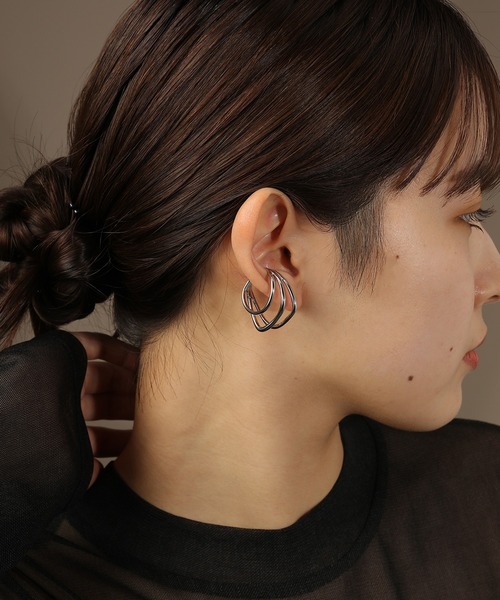 voov（ブーブ）の「【金属アレルギー対応】立体 フープデザイン ライン リング イヤーカフ サージカルステンレス（イヤーカフ・レディース・ゴールド/シルバー・フリー）」の11枚目の写真