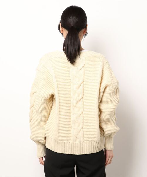 Kerrywoollenmills（ケリーウーレンミルズ）の「Big Cable Pearl Stitch Cardigan（カーディガン/ボレロ・レディース・パープル系その他/ホワイト系その他/グリーン系その他・34）」の5枚目の写真