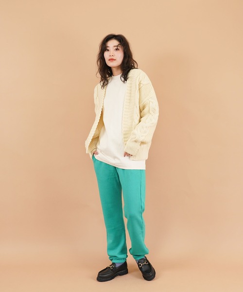 Kerrywoollenmills（ケリーウーレンミルズ）の「Big Cable Pearl Stitch Cardigan（カーディガン/ボレロ・レディース・パープル系その他/ホワイト系その他/グリーン系その他・34）」の11枚目の写真
