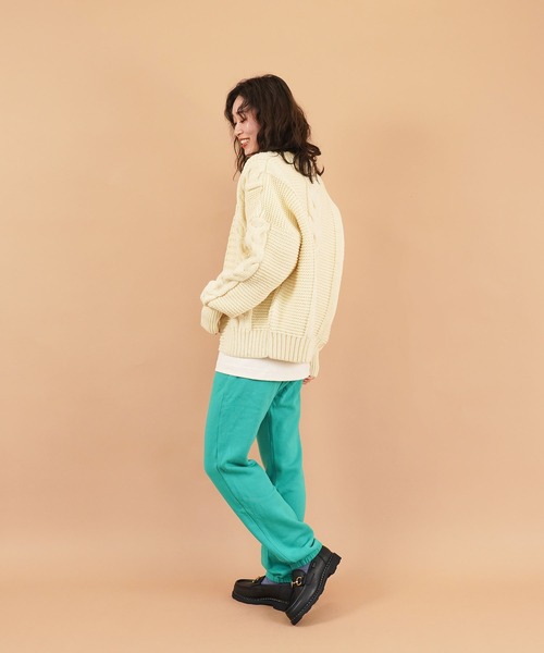 Kerrywoollenmills（ケリーウーレンミルズ）の「Big Cable Pearl Stitch Cardigan（カーディガン/ボレロ・レディース・パープル系その他/ホワイト系その他/グリーン系その他・34）」の10枚目の写真