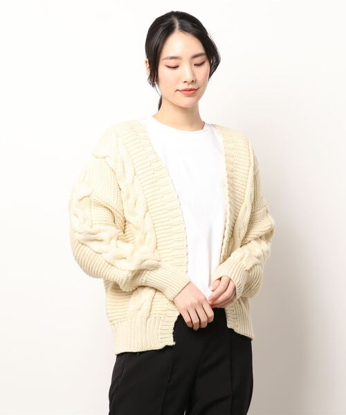 Kerrywoollenmills（ケリーウーレンミルズ）の「Big Cable Pearl Stitch Cardigan（カーディガン/ボレロ・レディース・パープル系その他/ホワイト系その他/グリーン系その他・34）」の8枚目の写真