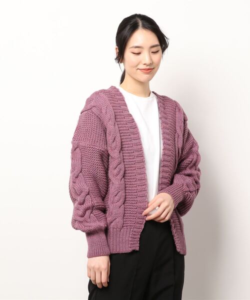 Kerrywoollenmills（ケリーウーレンミルズ）の「Big Cable Pearl Stitch Cardigan（カーディガン/ボレロ・レディース・パープル系その他/ホワイト系その他/グリーン系その他・34）」の6枚目の写真