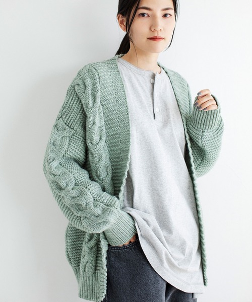 Kerrywoollenmills（ケリーウーレンミルズ）の「Big Cable Pearl Stitch Cardigan（カーディガン/ボレロ・レディース・パープル系その他/ホワイト系その他/グリーン系その他・34）」の12枚目の写真