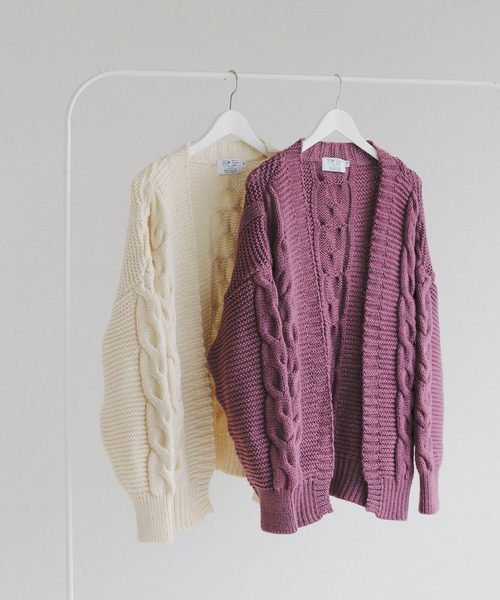 Kerrywoollenmills（ケリーウーレンミルズ）の「Big Cable Pearl Stitch Cardigan（カーディガン/ボレロ・レディース・パープル系その他/ホワイト系その他/グリーン系その他・34）」の15枚目の写真