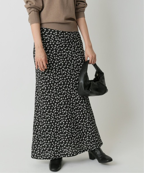 U by SPICK&SPAN(ユーバイスピックアンドスパン)の「≪追加≫ソフトフレアフラワースカート4◆(スカート・レディース・ブラック・34/36/38)」の3枚目の写真