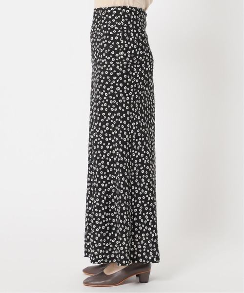 U by SPICK&SPAN(ユーバイスピックアンドスパン)の「≪追加≫ソフトフレアフラワースカート4◆(スカート・レディース・ブラック・34/36/38)」の12枚目の写真