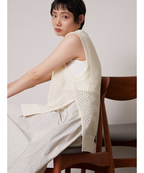 armonia(アルモニーア)の「armonia.柄編みニットベスト(ベスト・レディース・ブラウン/オフホワイト/ブルー・FREE)」の8枚目の写真