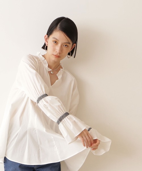 NATURAL BEAUTY BASIC(ナチュラルビューティーベーシック)の「オーガニックコットンスモッキング×タックチュニック(シャツ/ブラウス・レディース・オフホワイト/ベージュ/ネイビー・MEDIUM)」の18枚目の写真