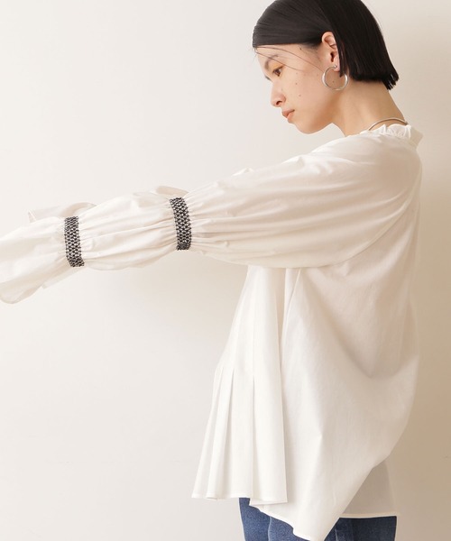 NATURAL BEAUTY BASIC(ナチュラルビューティーベーシック)の「オーガニックコットンスモッキング×タックチュニック(シャツ/ブラウス・レディース・オフホワイト/ベージュ/ネイビー・MEDIUM)」の19枚目の写真