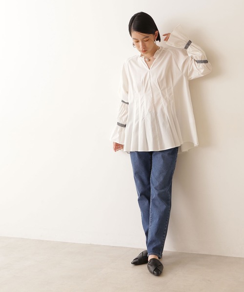 NATURAL BEAUTY BASIC(ナチュラルビューティーベーシック)の「オーガニックコットンスモッキング×タックチュニック(シャツ/ブラウス・レディース・オフホワイト/ベージュ/ネイビー・MEDIUM)」の20枚目の写真