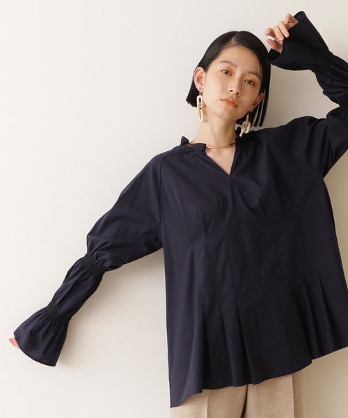 NATURAL BEAUTY BASIC(ナチュラルビューティーベーシック)の「オーガニックコットンスモッキング×タックチュニック(シャツ/ブラウス・レディース・オフホワイト/ベージュ/ネイビー・MEDIUM)」の6枚目の写真