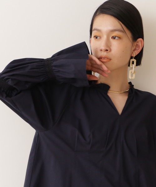 NATURAL BEAUTY BASIC(ナチュラルビューティーベーシック)の「オーガニックコットンスモッキング×タックチュニック(シャツ/ブラウス・レディース・オフホワイト/ベージュ/ネイビー・MEDIUM)」の7枚目の写真