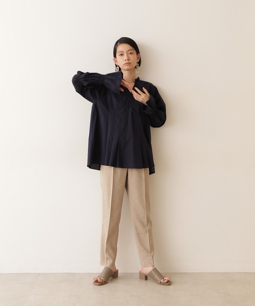 NATURAL BEAUTY BASIC(ナチュラルビューティーベーシック)の「オーガニックコットンスモッキング×タックチュニック(シャツ/ブラウス・レディース・オフホワイト/ベージュ/ネイビー・MEDIUM)」の10枚目の写真