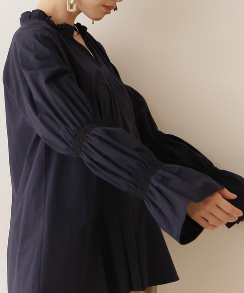 NATURAL BEAUTY BASIC(ナチュラルビューティーベーシック)の「オーガニックコットンスモッキング×タックチュニック(シャツ/ブラウス・レディース・オフホワイト/ベージュ/ネイビー・MEDIUM)」の13枚目の写真