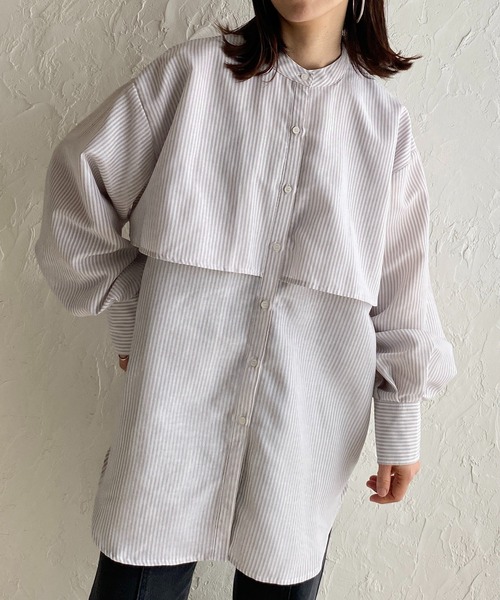 She's Closet(シーズクローゼット)の「バンドカラーボリュームスリーブ長袖ストライプ柄ケープシャツ(シャツ/ブラウス・レディース・ベージュ/ブラック/ブルー/グリーン・FREE)」の3枚目の写真