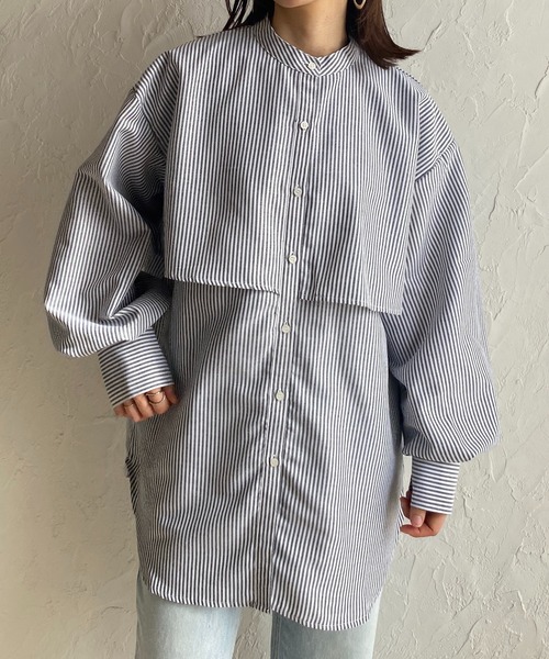 She's Closet(シーズクローゼット)の「バンドカラーボリュームスリーブ長袖ストライプ柄ケープシャツ(シャツ/ブラウス・レディース・ベージュ/ブラック/ブルー/グリーン・FREE)」の2枚目の写真