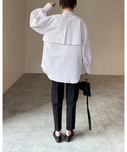 She's Closet(シーズクローゼット)の「バンドカラーボリュームスリーブ長袖ストライプ柄ケープシャツ(シャツ/ブラウス・レディース・ベージュ/ブラック/ブルー/グリーン・FREE)」の14枚目の写真