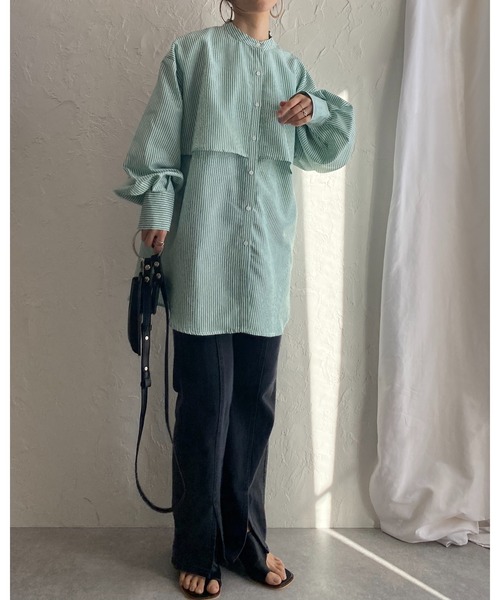 She's Closet(シーズクローゼット)の「バンドカラーボリュームスリーブ長袖ストライプ柄ケープシャツ(シャツ/ブラウス・レディース・ベージュ/ブラック/ブルー/グリーン・FREE)」の19枚目の写真