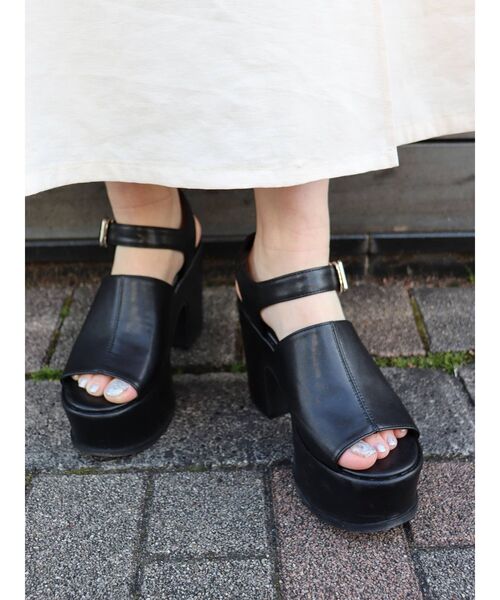 MURUA（ムルーア）の「ストラップウェッジサンダル（サンダル・レディース・ブラック/アイボリー・35/36/37）」の2枚目の写真