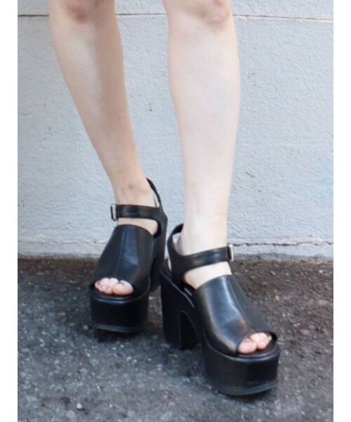 MURUA（ムルーア）の「ストラップウェッジサンダル（サンダル・レディース・ブラック/アイボリー・35/36/37）」の16枚目の写真