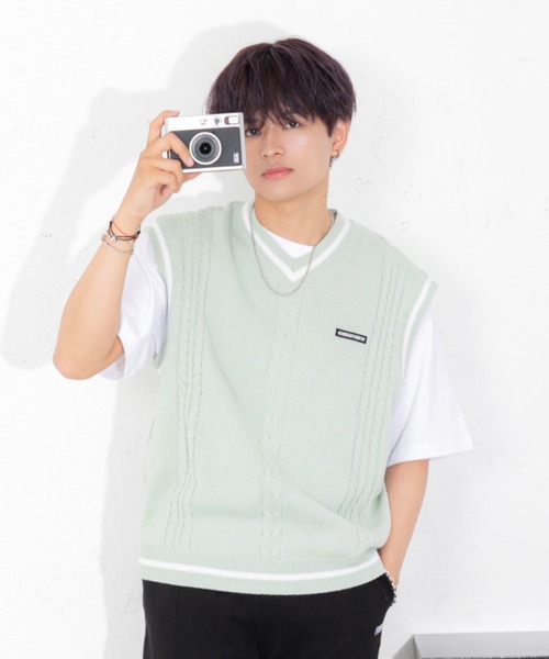 FCMM(エフシーエムエム)の「OVERSIZED CABLE KINT VEST/オーバーサイズケーブルニットベスト(ベスト・メンズ・ブラック/ミント・MEDIUM/LARGE)」の2枚目の写真