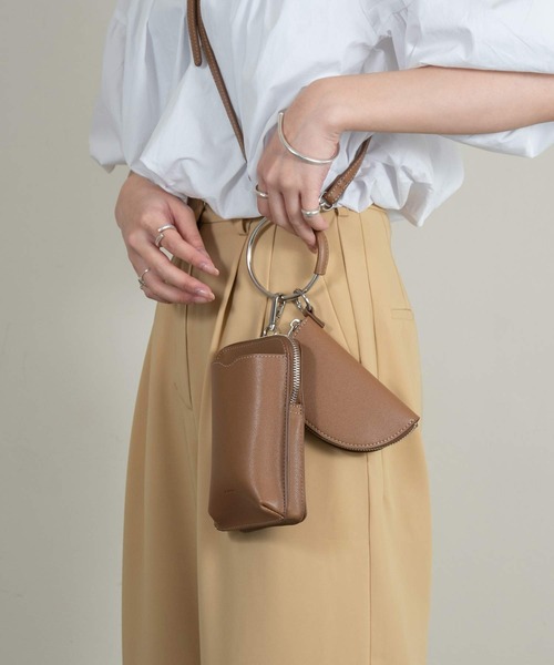 Amiur(エミレ)の「ring handle multi bag(ハンドバッグ・レディース・アイボリー/キャメル/ブラック・FREE)」の3枚目の写真