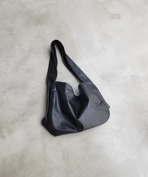 y/m by れぽすけ（イムバイレポスケ）の「ビックショルダーBAG（ショルダーバッグ・メンズ・ブラック・FREE）」の11枚目の写真