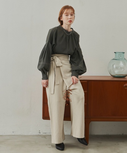 hinari(ヒナリ)の「ボリュームスリーブ2wayブラウス(シャツ/ブラウス・レディース・ベージュ/チャコールグレー/ホワイト/ライトベージュ/ブラック・FREE)」の18枚目の写真