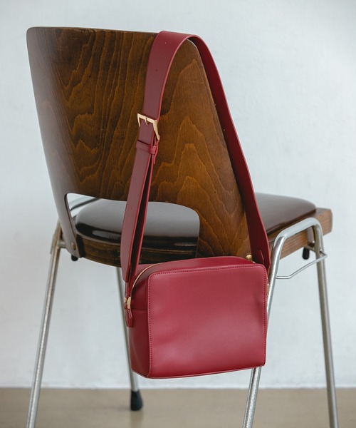 A part by(アパートバイ)の「ベルトマルチバッグ 147211(ショルダーバッグ・レディース・ブラック/ボルドー/アイボリー・FREE)」の3枚目の写真