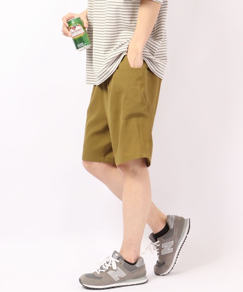 ROOT THREE(ルートスリー)の「ROOT THREE ストレッチ ポリエステル イージー ワイド カーゴ ショートパンツ(カーゴパンツ・メンズ・ブラック/ブラウン/カーキ・M/LL/L)」の1枚目の写真